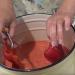 Lëng domate për dimër në shtëpi duke përdorur një shtrydhëse frutash e perimesh, mulli mishi dhe blender