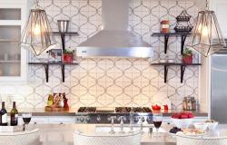 Dekoracja ścian w kuchni: jaki materiał wybrać