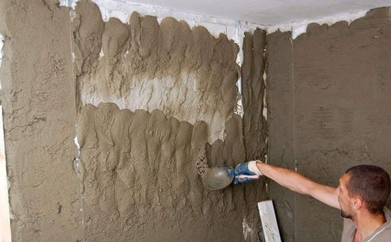 как оштукатурить кирпичную стену цементным раствором